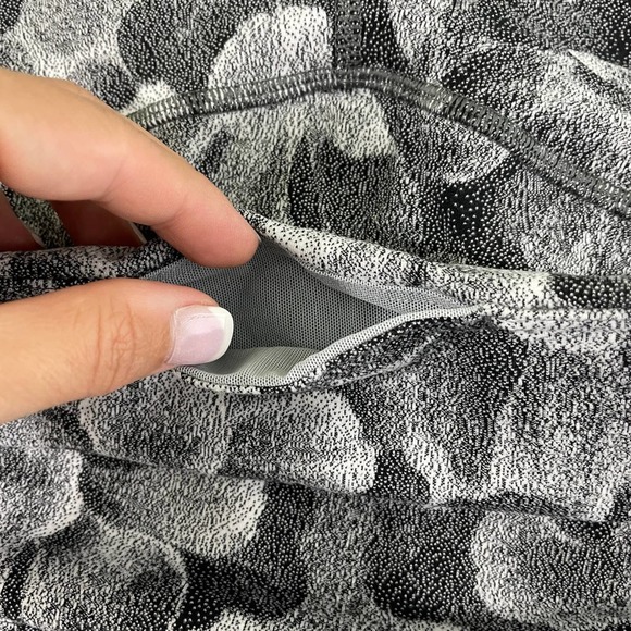 Athleta Elation Textured Tight Chakra Floral Black/ Seasalt 1X - Picture 9 of 15